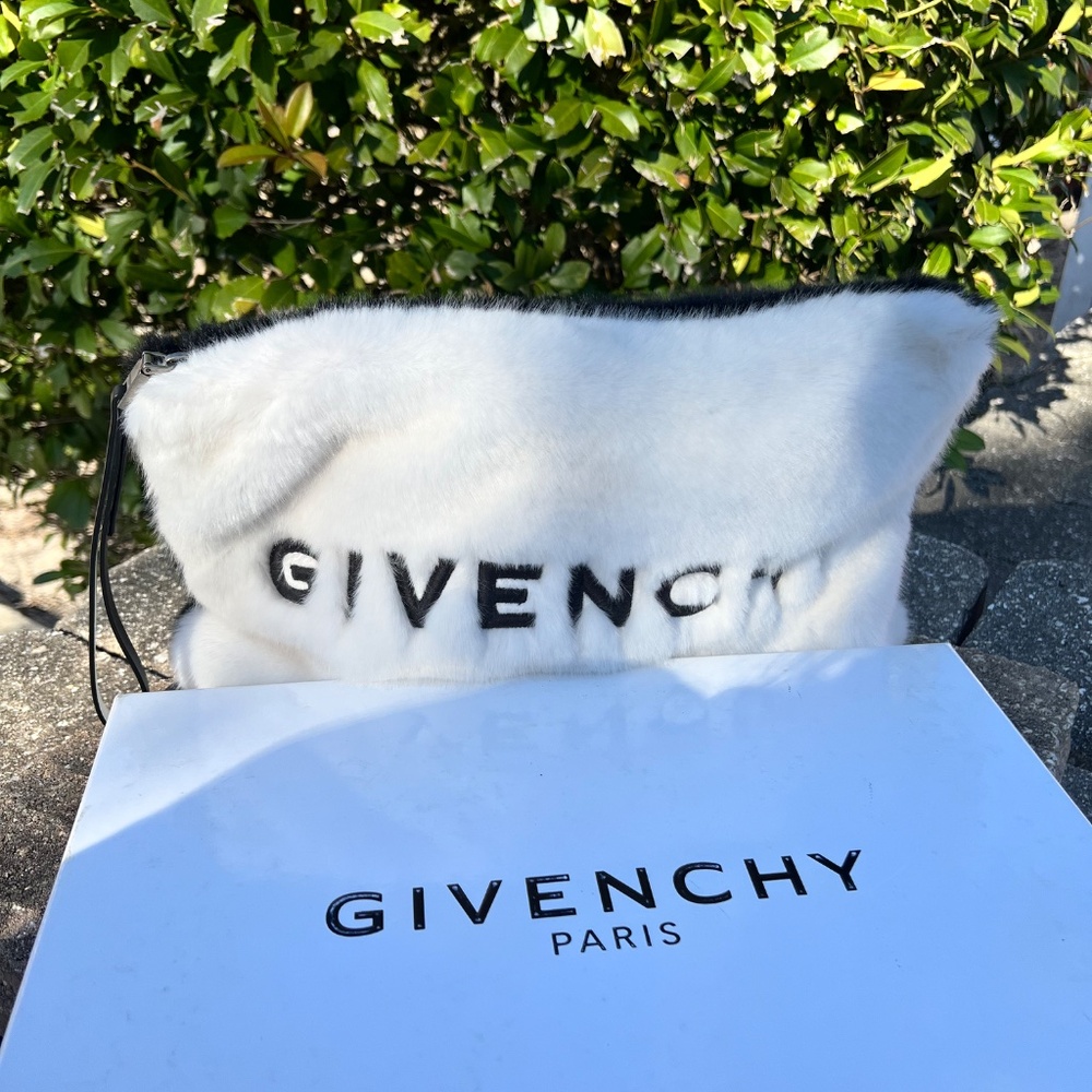 Givenchy - Picture 2 of 4